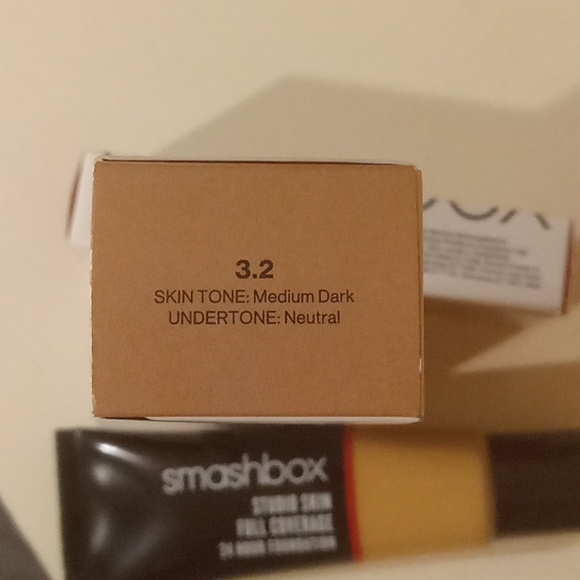 Smashbox Studio 24 hour Foundation (3.2) - Picture 2 of 2
